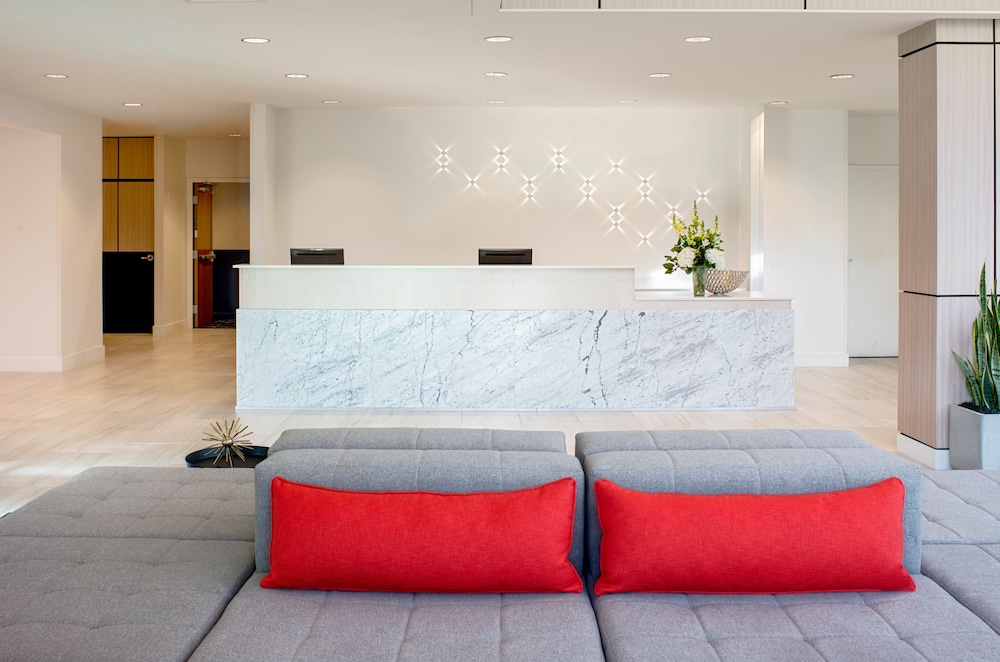 rivers edge hotel portland tapestry collection by hilton