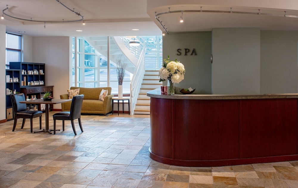 rivers edge hotel portland tapestry collection by hilton