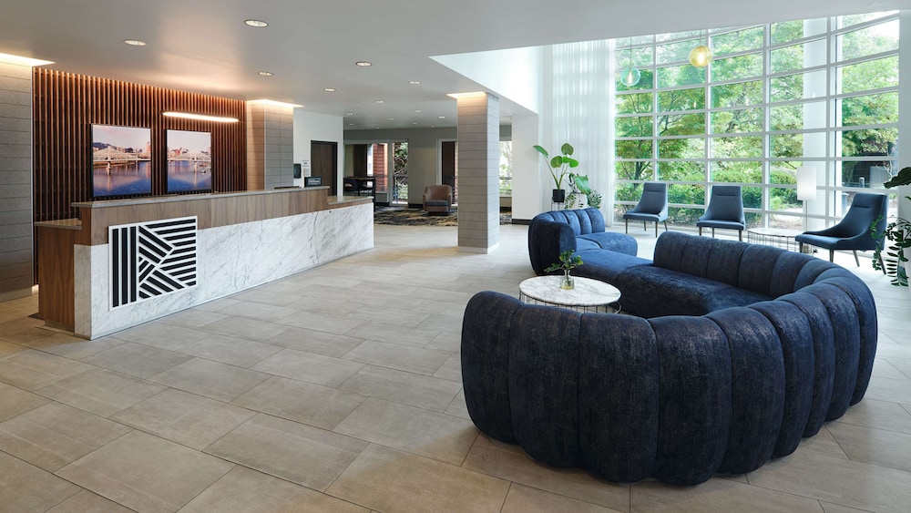 rivers edge hotel portland tapestry collection by hilton