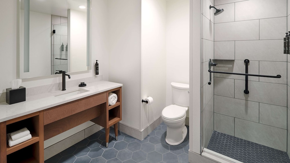 rivers edge hotel portland tapestry collection by hilton