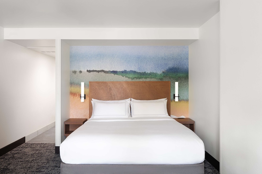 rivers edge hotel portland tapestry collection by hilton