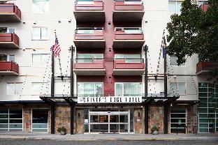 rivers edge hotel portland tapestry collection by hilton