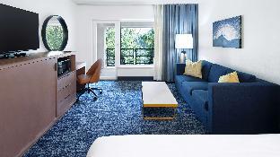 rivers edge hotel portland tapestry collection by hilton