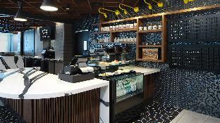 rivers edge hotel portland tapestry collection by hilton