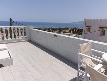 private apartment sea view