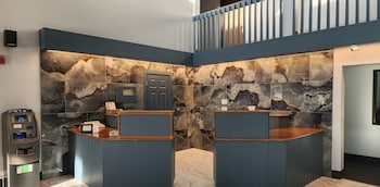 The Oasis Hotel & Bar,600 N Main St,2.5 star