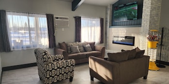 The Oasis Hotel & Bar,600 N Main St,2.5 star