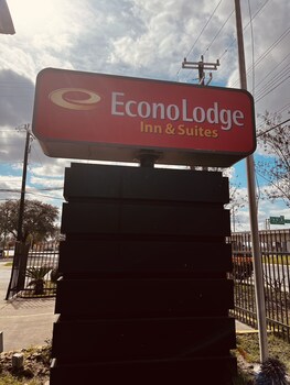 econo lodge inn and suites downtown san antonio riverwalk area