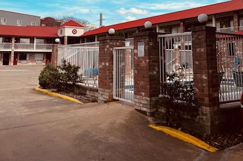 econo lodge inn and suites downtown san antonio riverwalk area