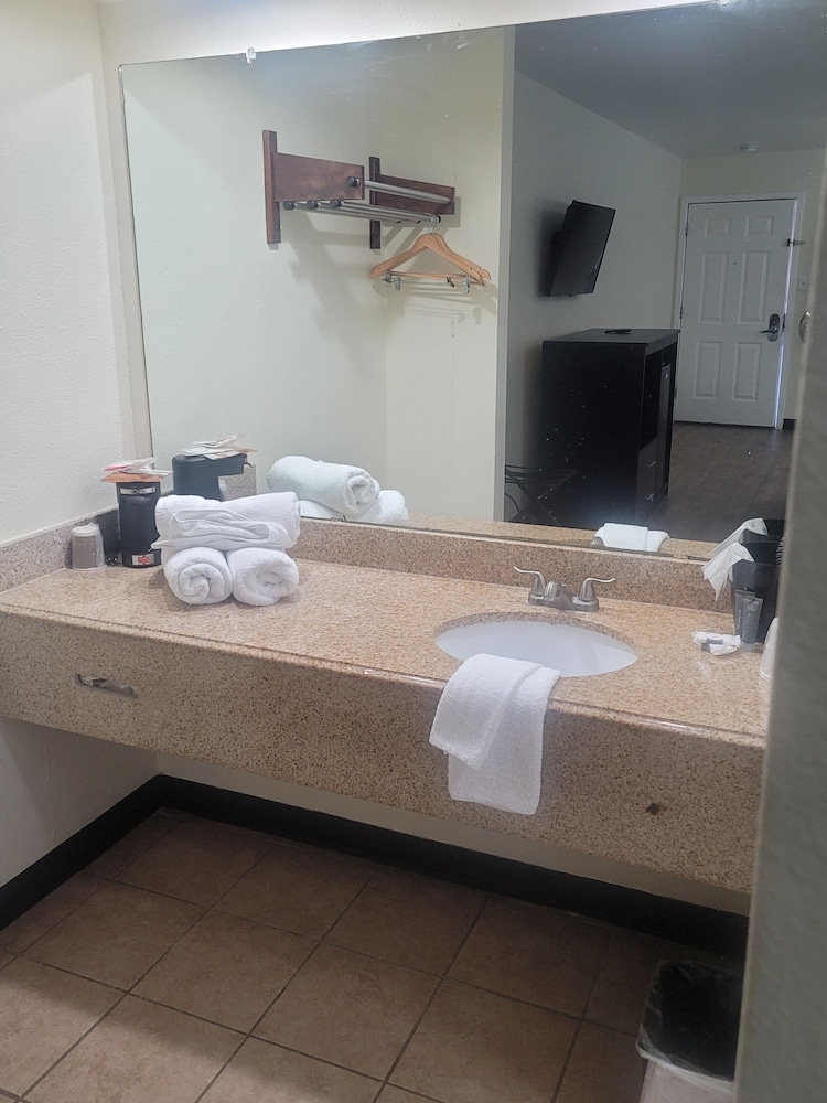 econo lodge inn and suites downtown san antonio riverwalk area