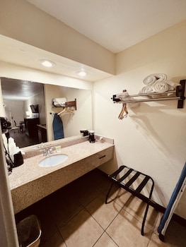 econo lodge inn and suites downtown san antonio riverwalk area