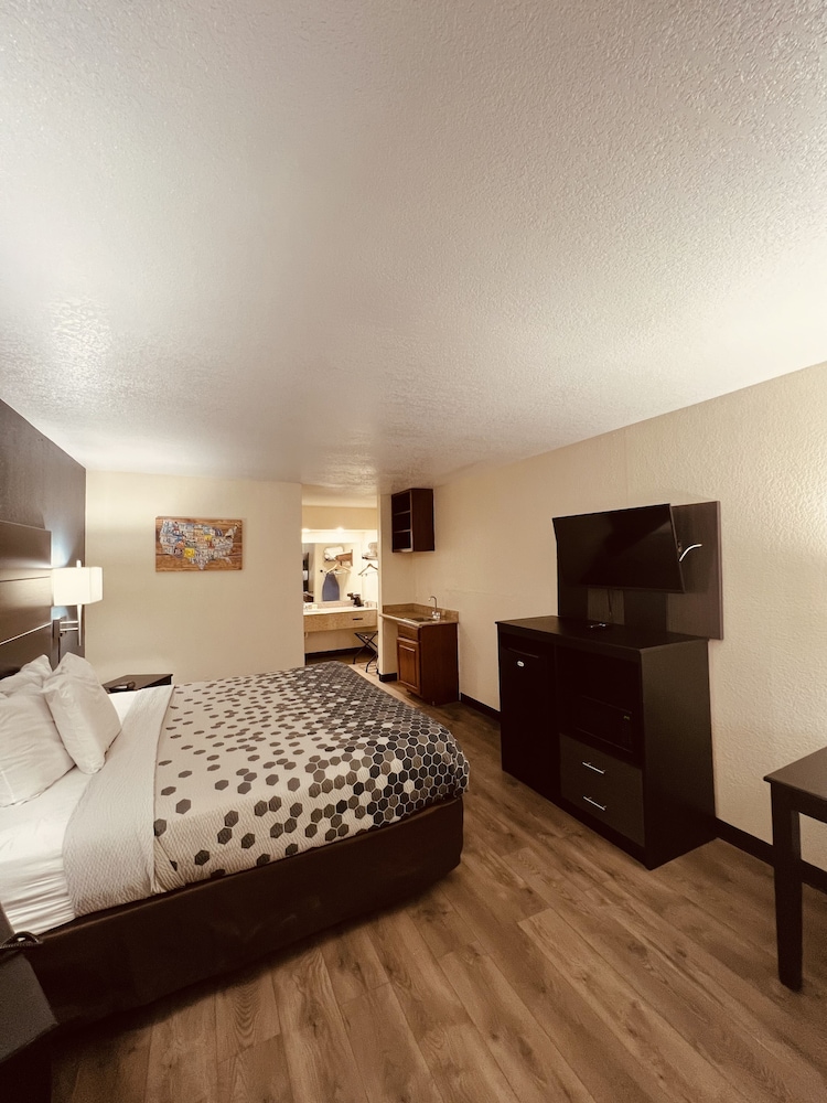 econo lodge inn and suites downtown san antonio riverwalk area