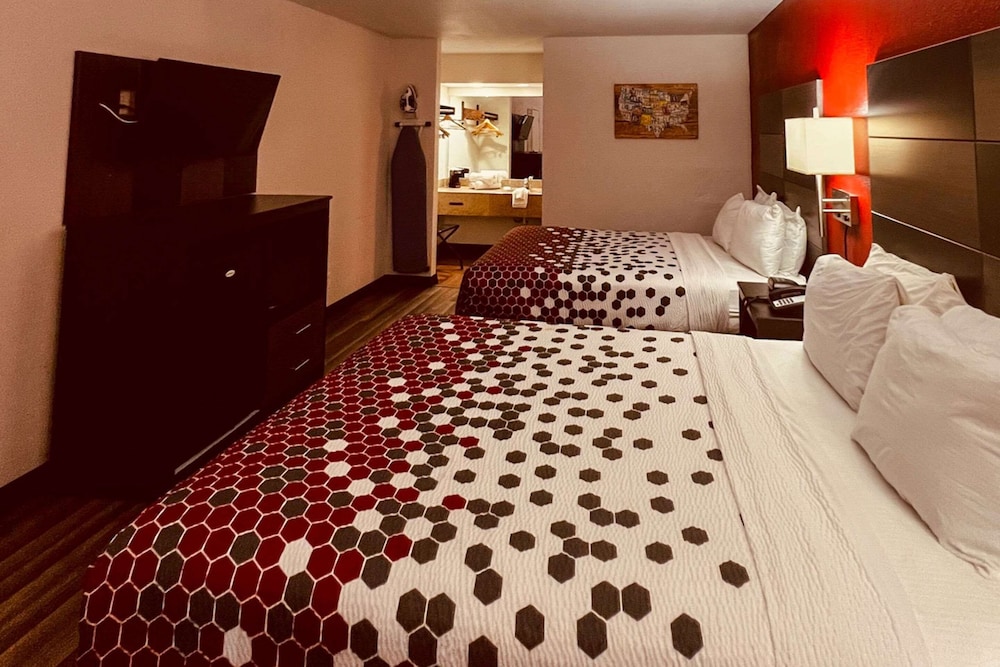 econo lodge inn and suites downtown san antonio riverwalk area
