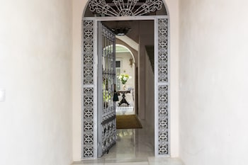 portus gaditanus sxviii patio andaluz bed and breakfast