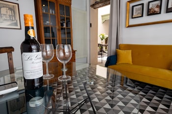 portus gaditanus sxviii patio andaluz bed and breakfast