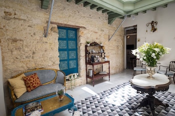 portus gaditanus sxviii patio andaluz bed and breakfast