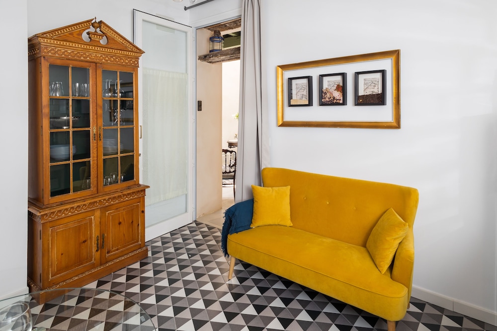 portus gaditanus sxviii patio andaluz bed and breakfast