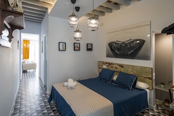 portus gaditanus sxviii patio andaluz bed and breakfast