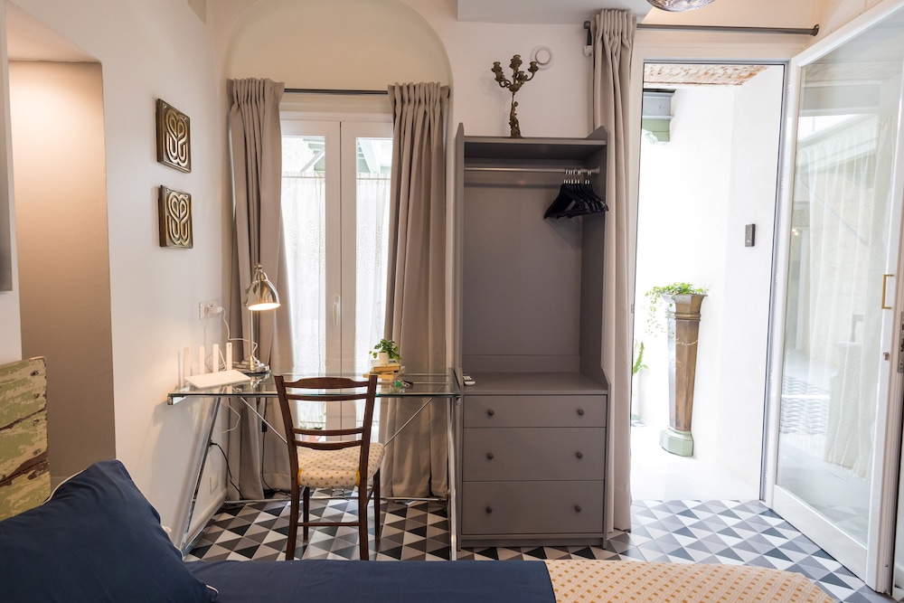 portus gaditanus sxviii patio andaluz bed and breakfast