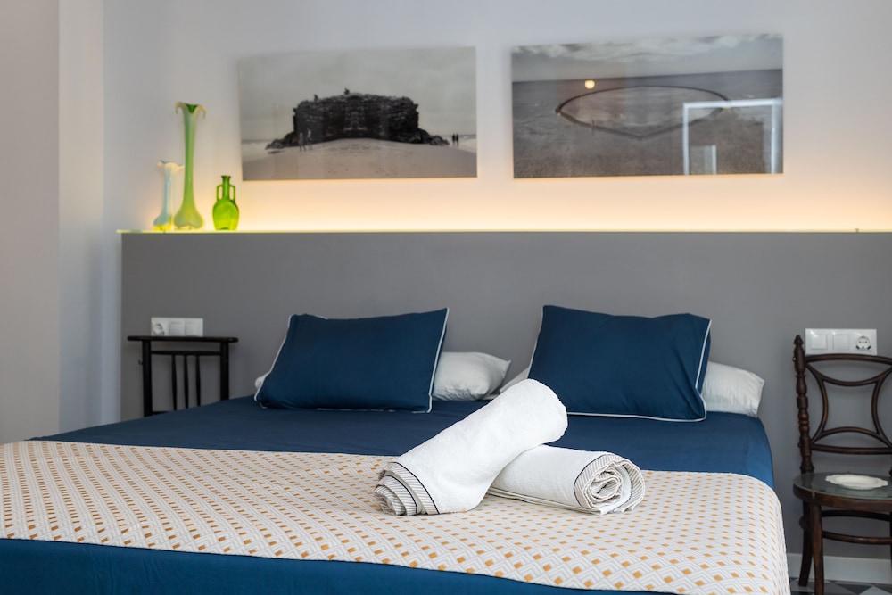 portus gaditanus sxviii patio andaluz bed and breakfast