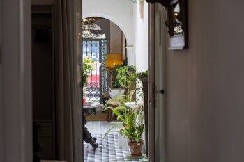 portus gaditanus sxviii patio andaluz bed and breakfast