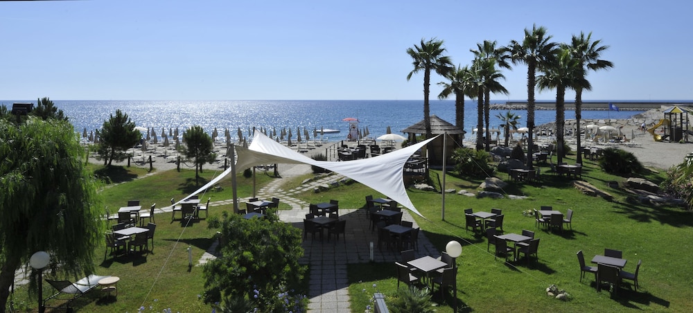 aregai marina hotel and residence