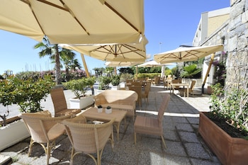 aregai marina hotel and residence