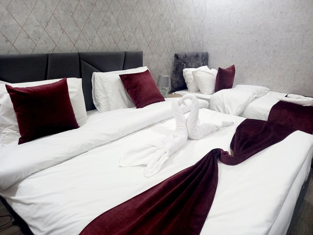 twins downtown hotel