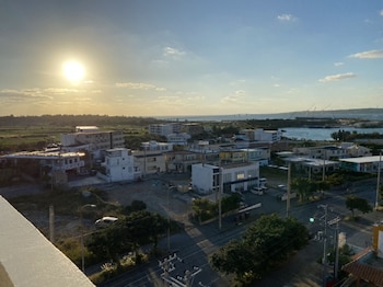 crystal court