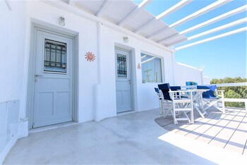 melesios mykonos town studios