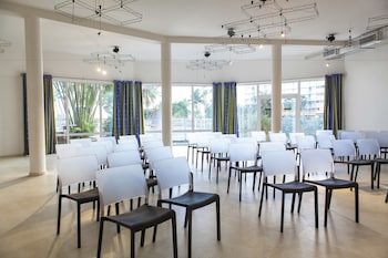 hotel arawak beach resort