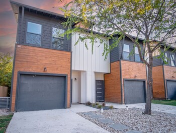 spectacular cozy 3 br plus 2 and a half ba apt near downtown