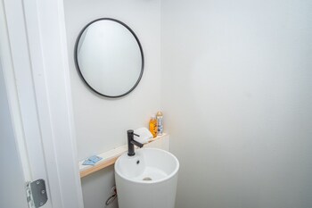 spectacular cozy 3 br plus 2 and a half ba apt near downtown