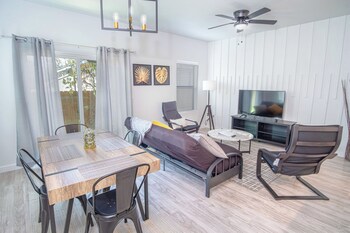 spectacular cozy 3 br plus 2 and a half ba apt near downtown