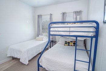 spectacular cozy 3 br plus 2 and a half ba apt near downtown