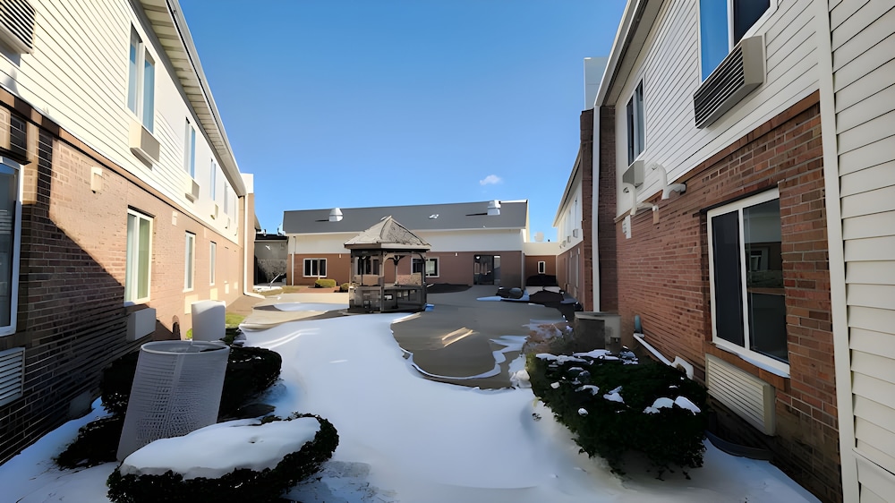 studio 6 altoona ia des moines east