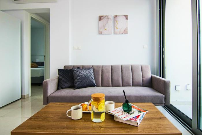 phaedrus living seaside executive flat harbour 201