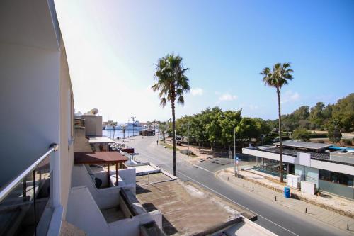 phaedrus living seaside executive flat harbour 201