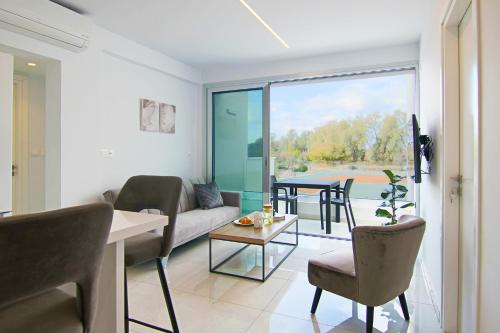 phaedrus living seaside executive flat harbour 201
