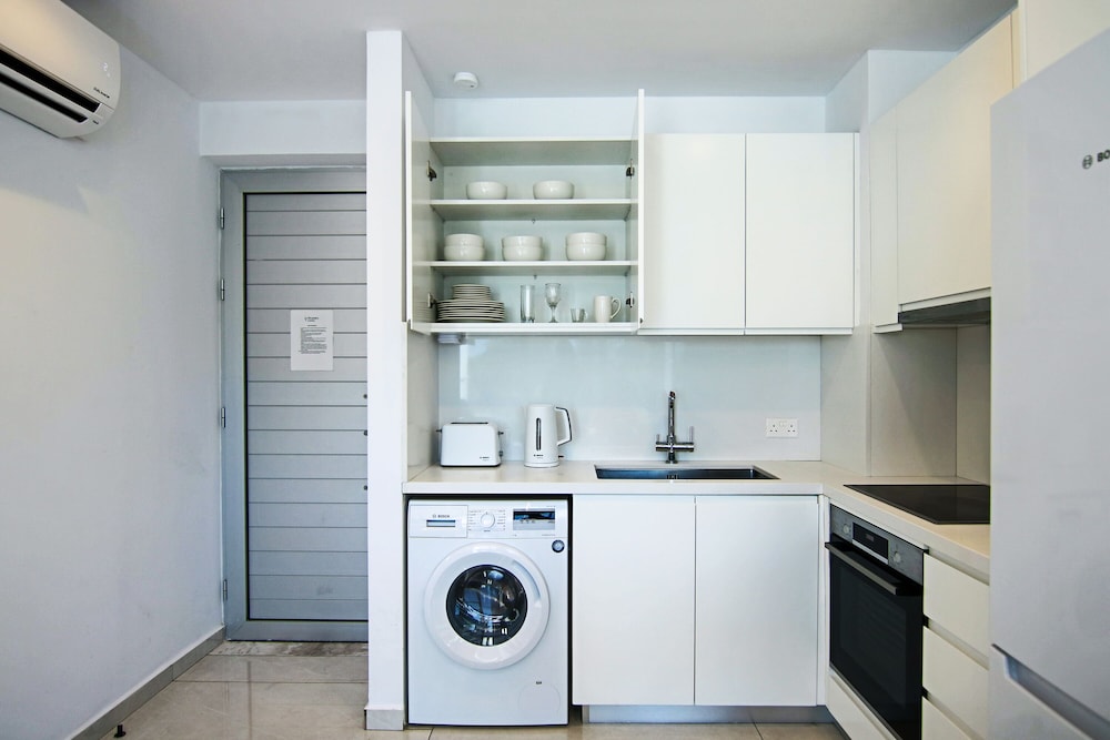 phaedrus living seaside executive flat harbour 203