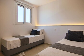 phaedrus living seaside executive flat harbour 203