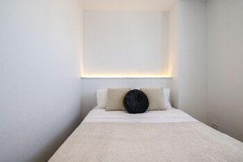 phaedrus living seaside executive flat harbour 203