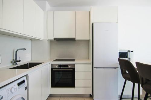 phaedrus living seaside executive flat harbour 203