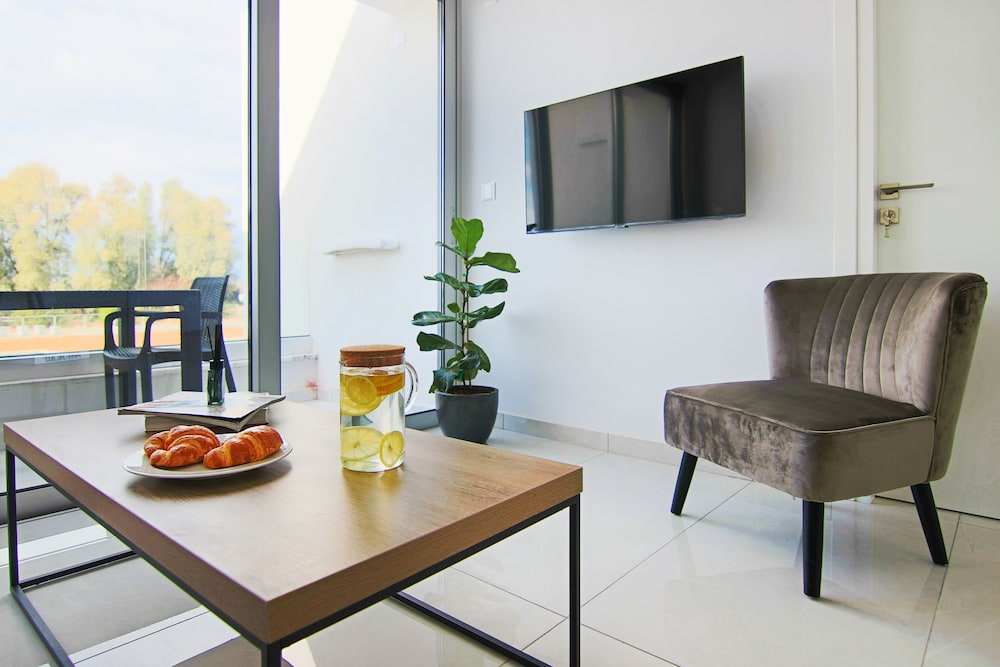 phaedrus living seaside executive flat harbour 204
