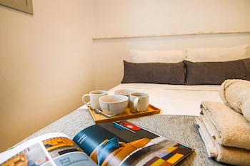 phaedrus living seaside executive flat harbour 204