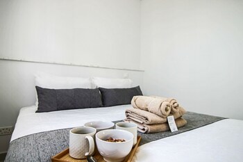 phaedrus living seaside executive flat harbour 204