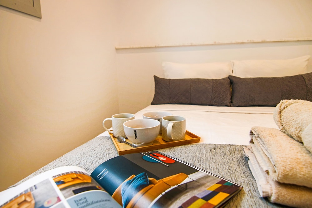 phaedrus living seaside executive flat harbour 204