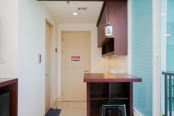 comfy and nice studio at tree park city bsd apartment