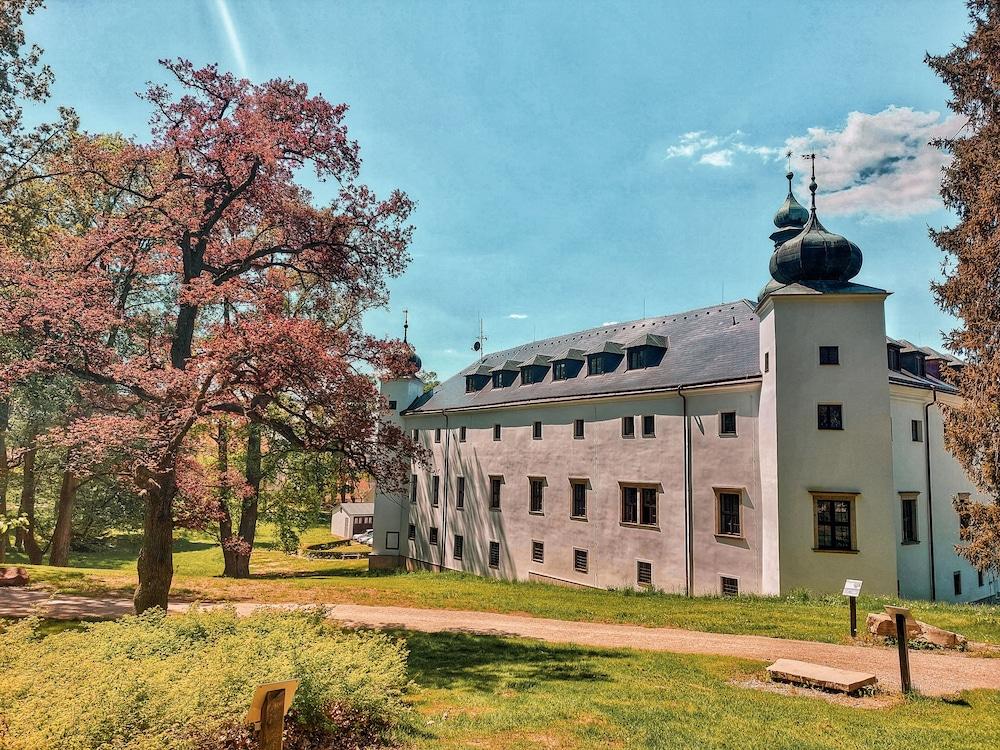 Chateau Trešt,Czech Republic>>Trest,3.5 star