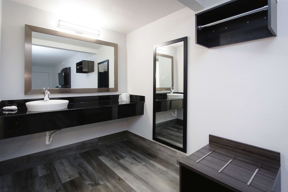 studio 6 houston tx medical center nrg stadium